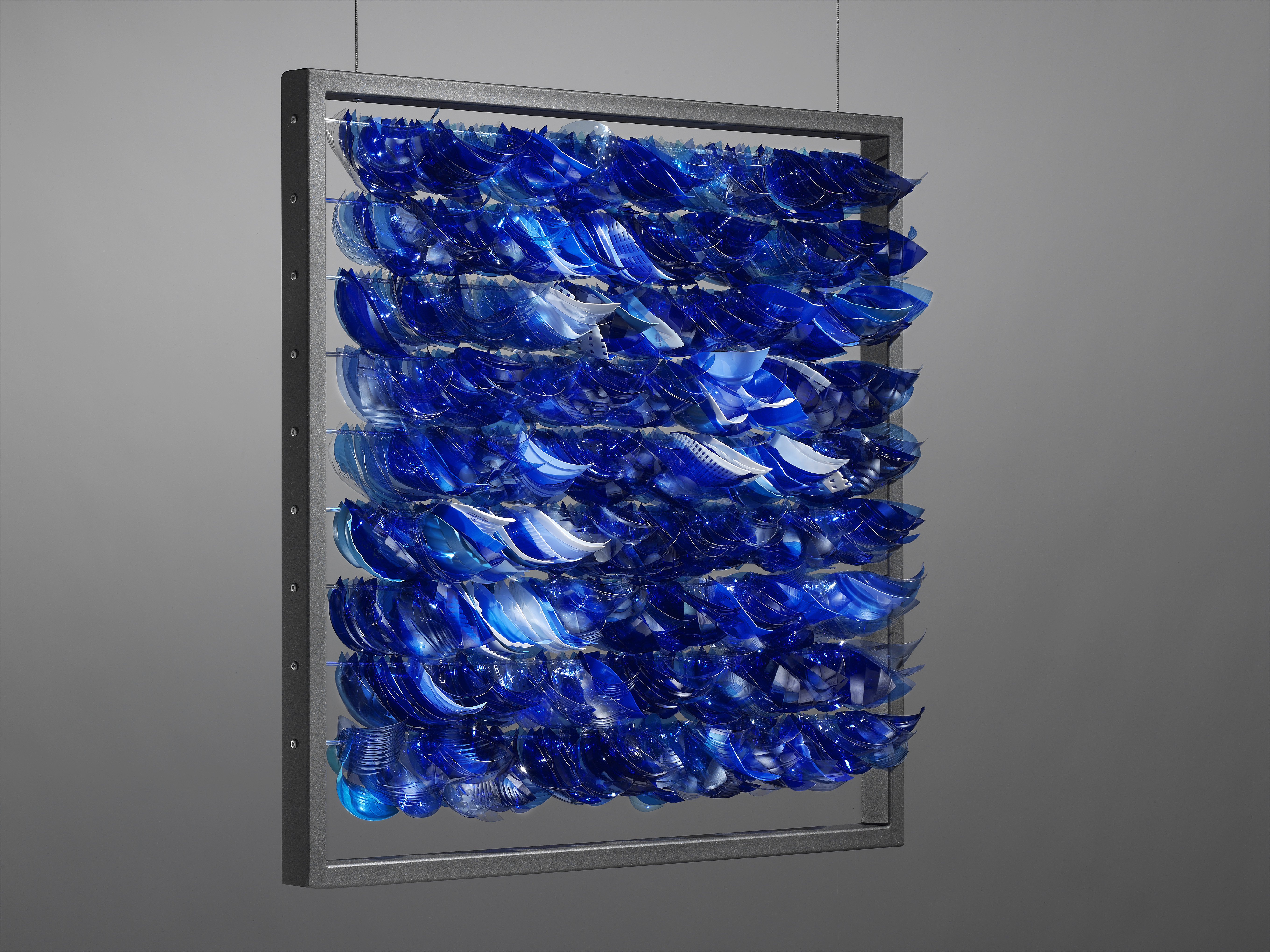 STUDIO BLU - pet, plastica, nylon e ferro -70x70x15 cm